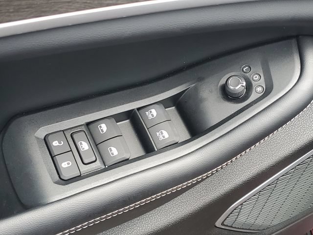 New 2026 Jeep Grand Cherokee L Limited w/ Luxury Tech Group II AWD/4WD image 18