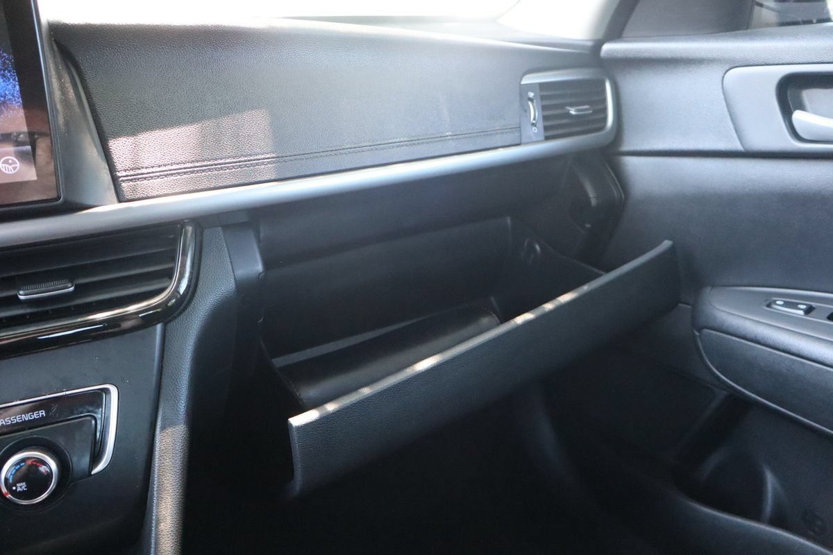 Used 2017 Kia Optima LX w/ Option Group 014 FWD image 36