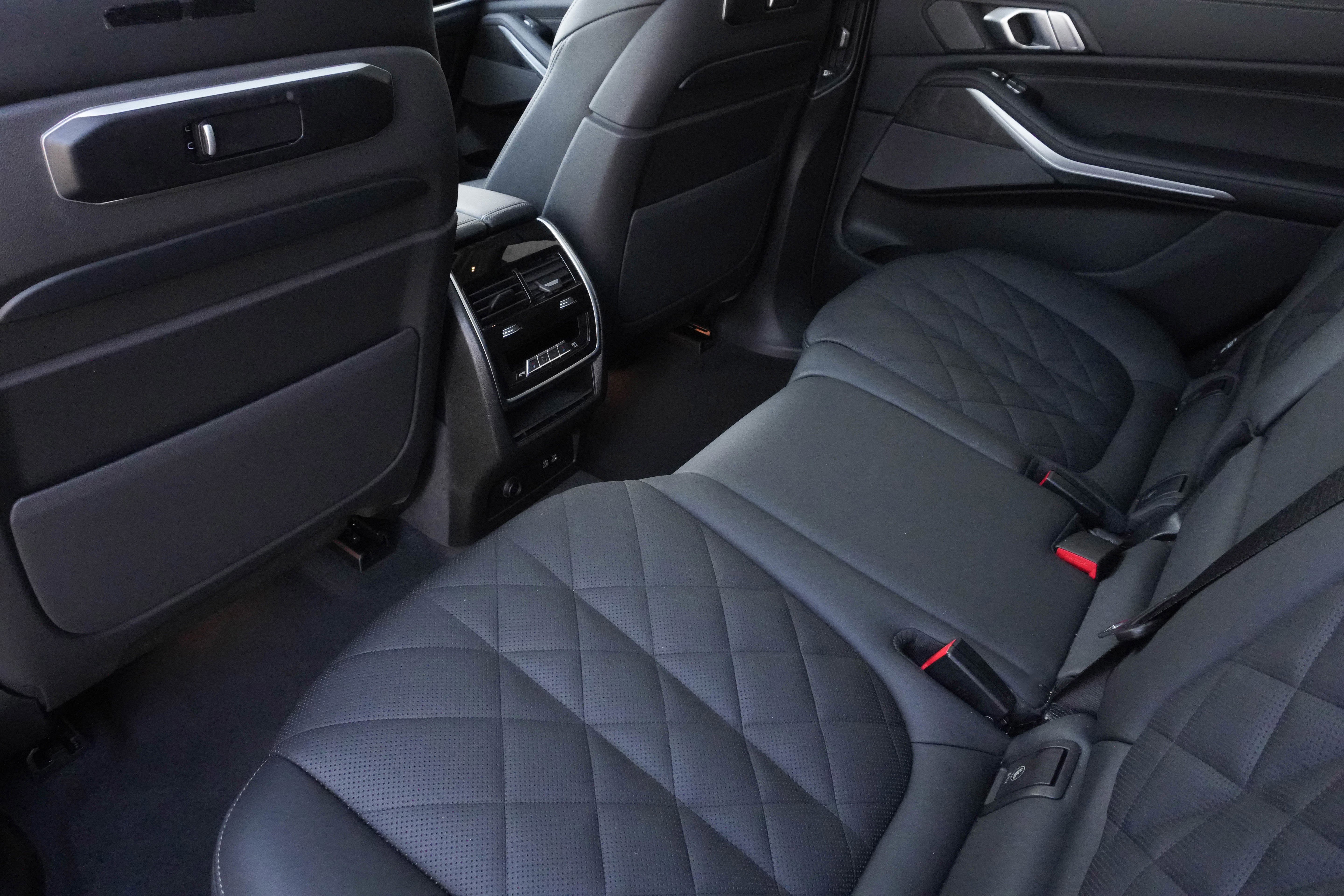 Used 2026 BMW X7 xDrive40i w/ Premium Package image 36