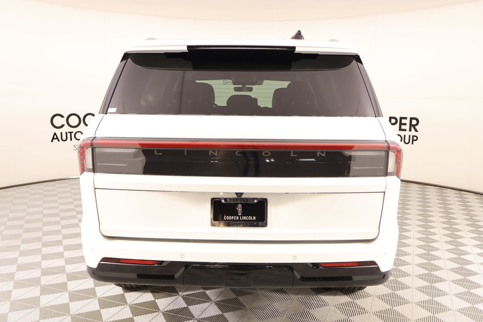 New 2026 Lincoln Navigator Premiere image 22