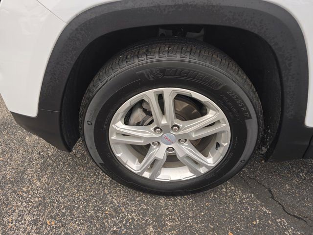 Used 2024 GMC Terrain SLE w/ Driver Convenience Package image 9