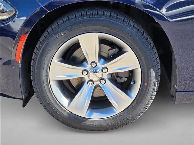 Used 2015 Dodge Charger SXT image 14