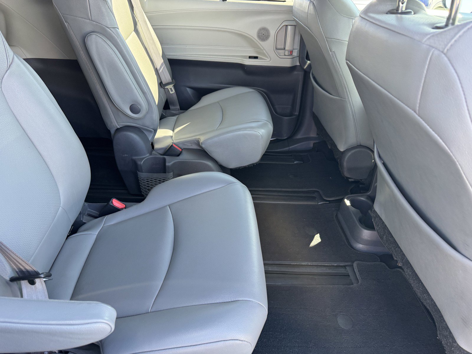 Used 2021 Toyota Sienna XLE w/ XLE Plus Package AWD/4WD image 9