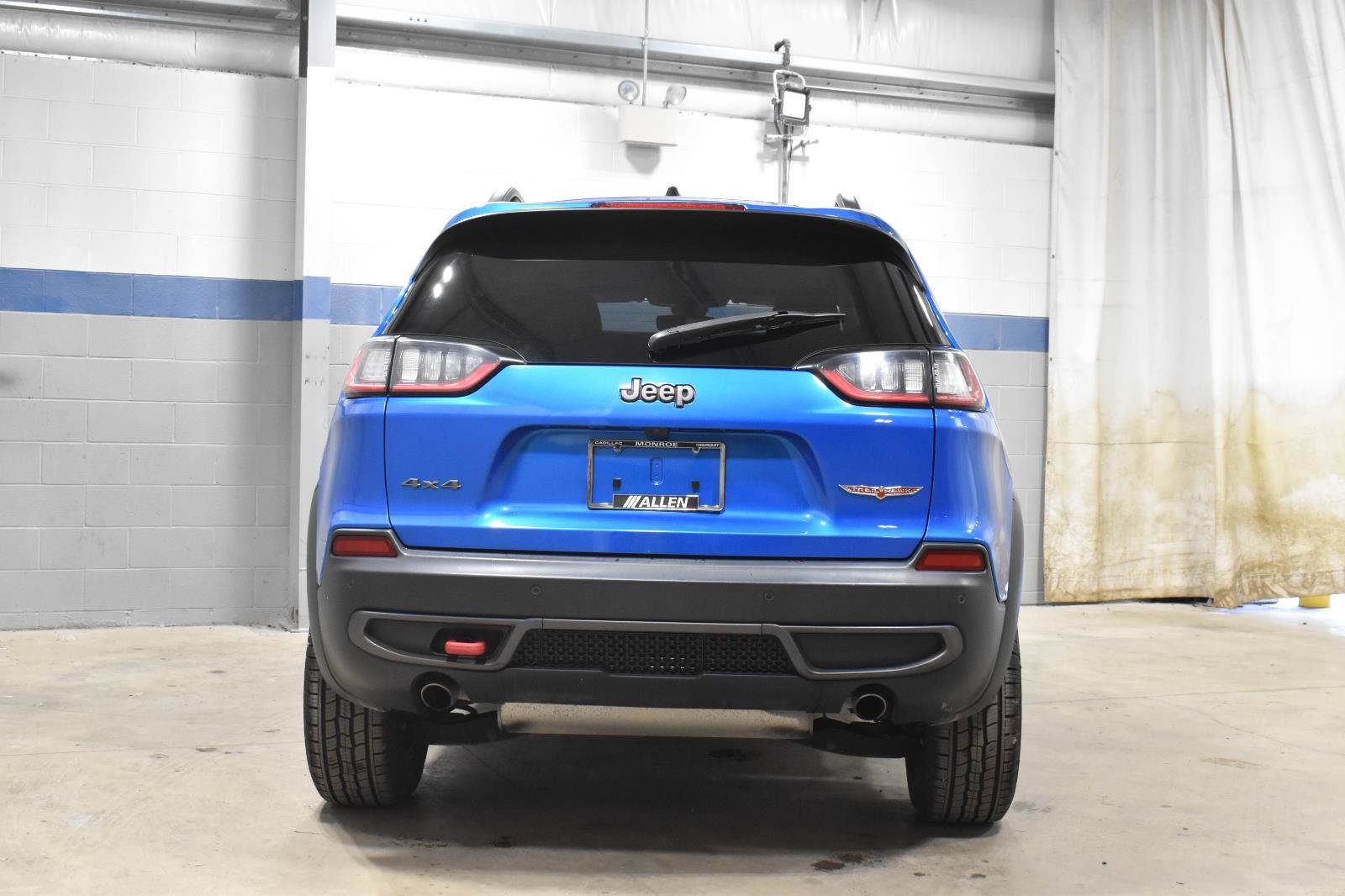 Used 2020 Jeep Cherokee Trailhawk w/ Cold Weather Group AWD/4WD image 25
