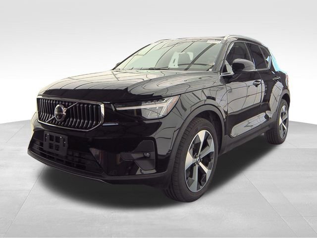 Used 2024 Volvo XC40 B5 Plus