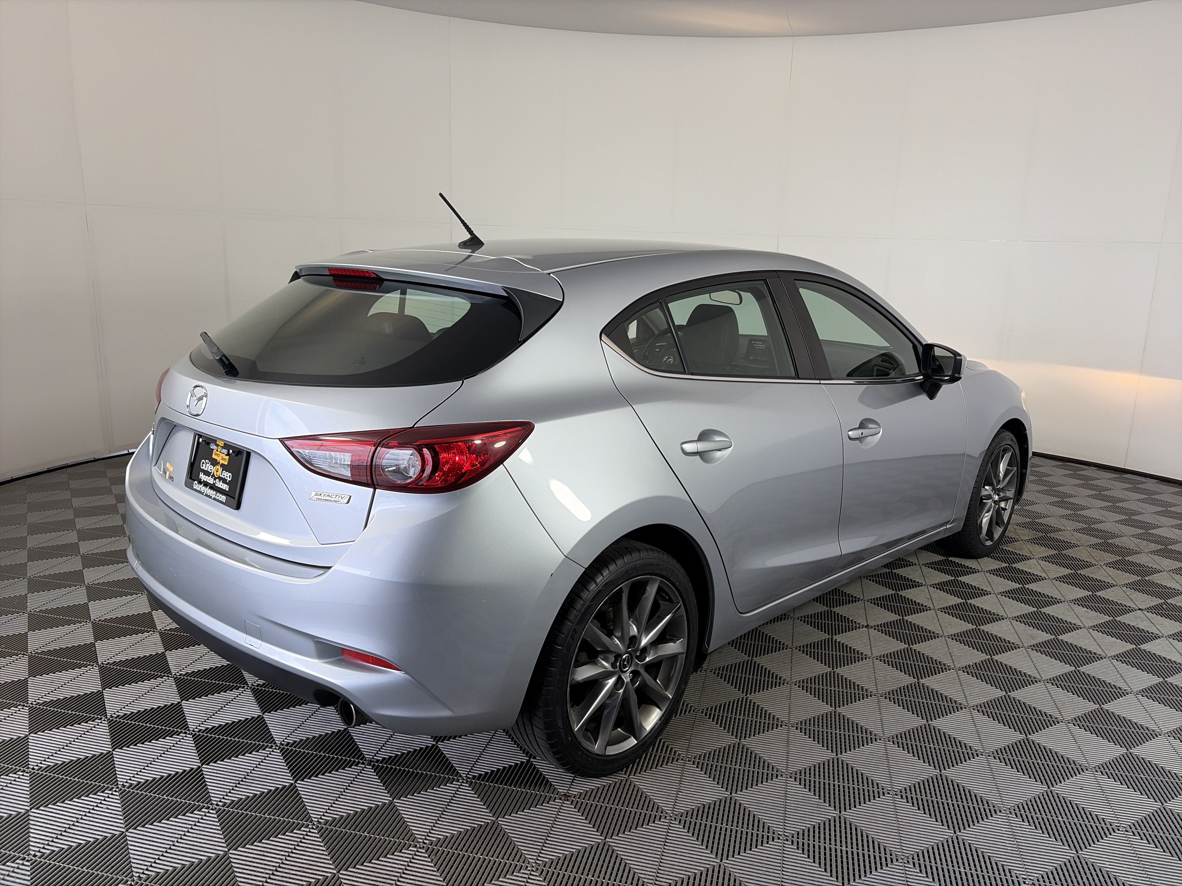 Used 2018 MAZDA MAZDA3 Touring FWD image 10