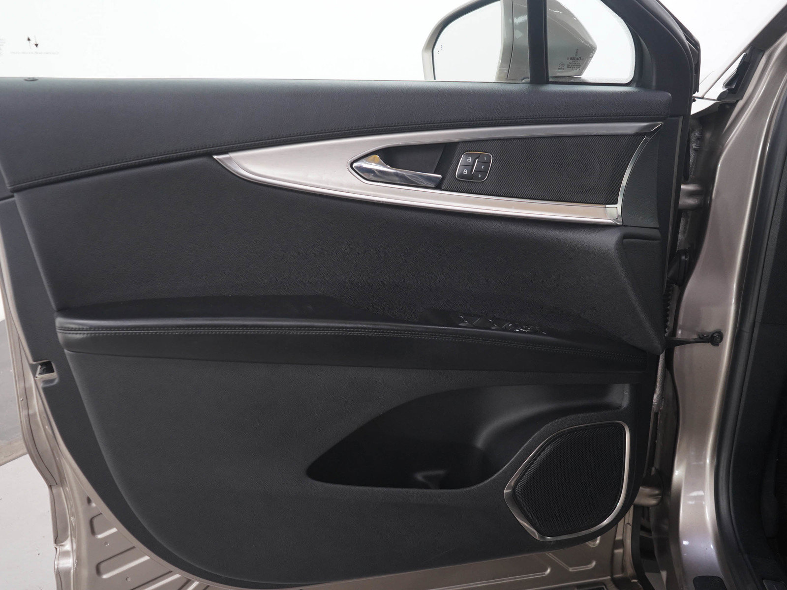 Used 2020 Lincoln Nautilus Premier AWD/4WD image 22