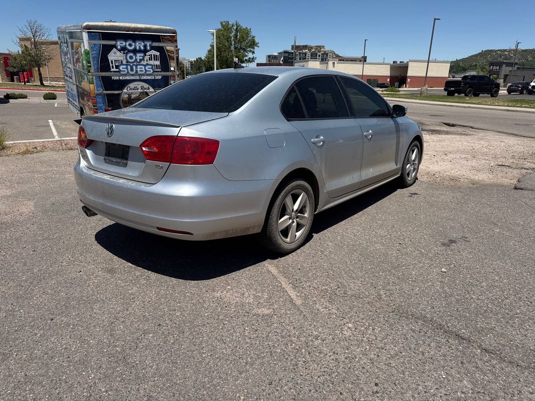 Used 2011 Volkswagen Jetta TDI FWD image 3