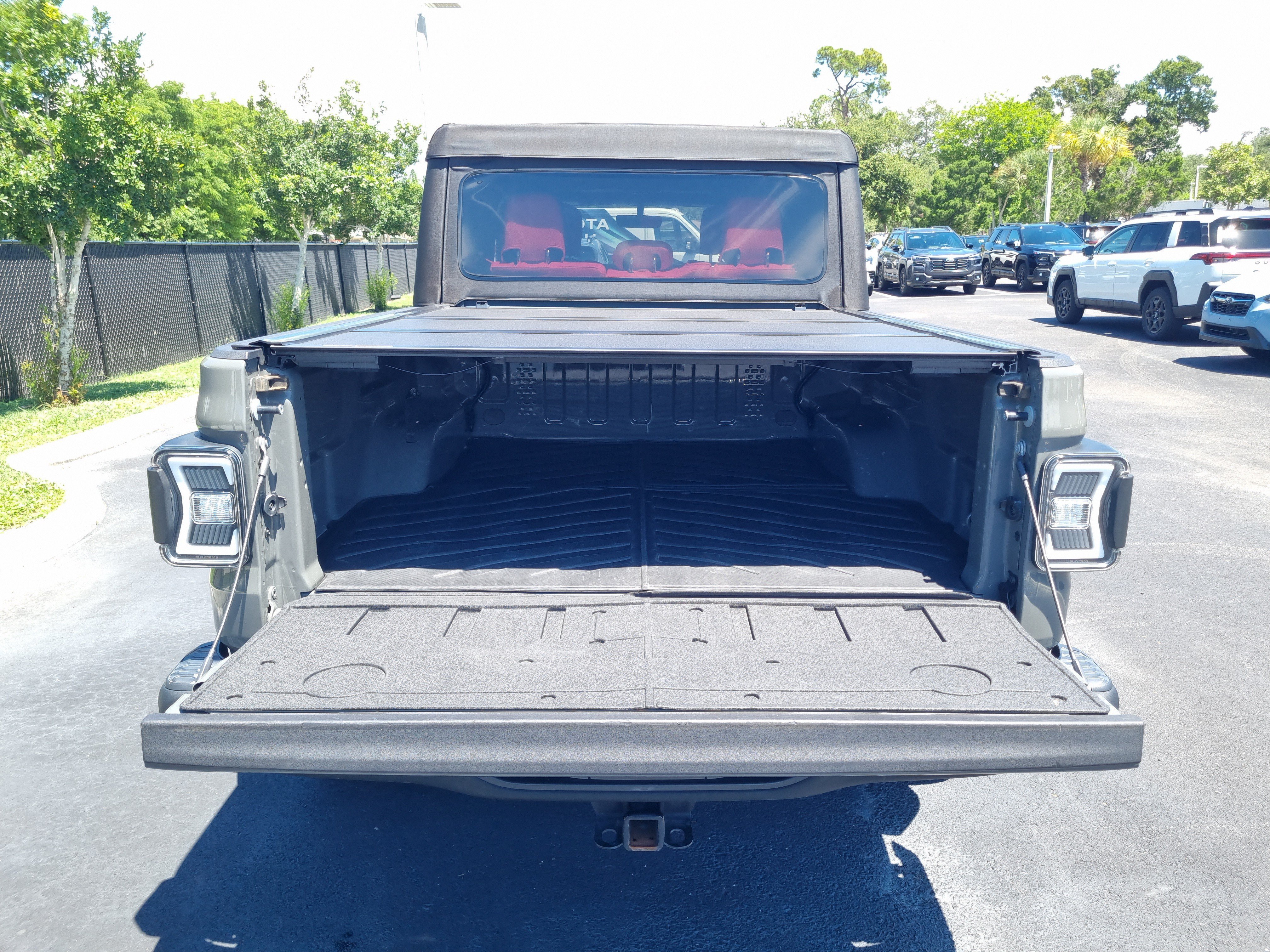 Used 2022 Jeep Gladiator Rubicon w/ Cold Weather Group AWD/4WD image 8