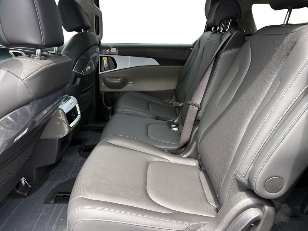 New 2027 Kia Carnival FWD image 14