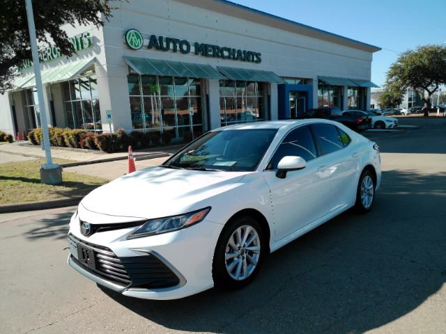 Used 2022 Toyota Camry LE image 1