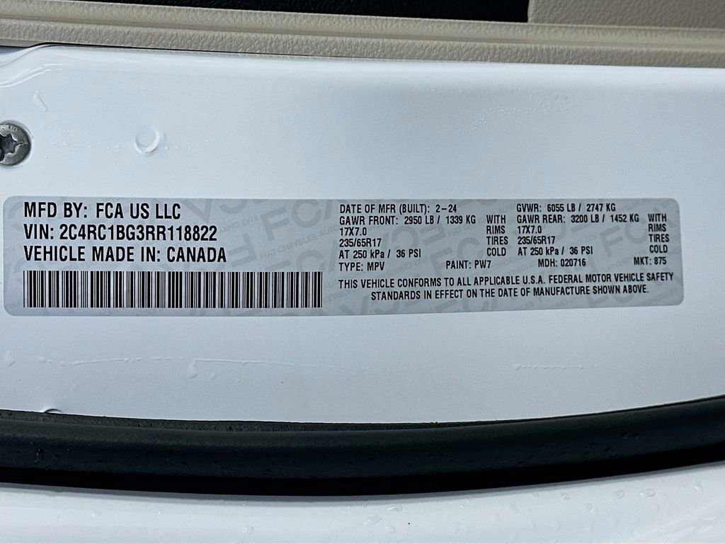 Used 2024 Chrysler Pacifica Touring-L image 35