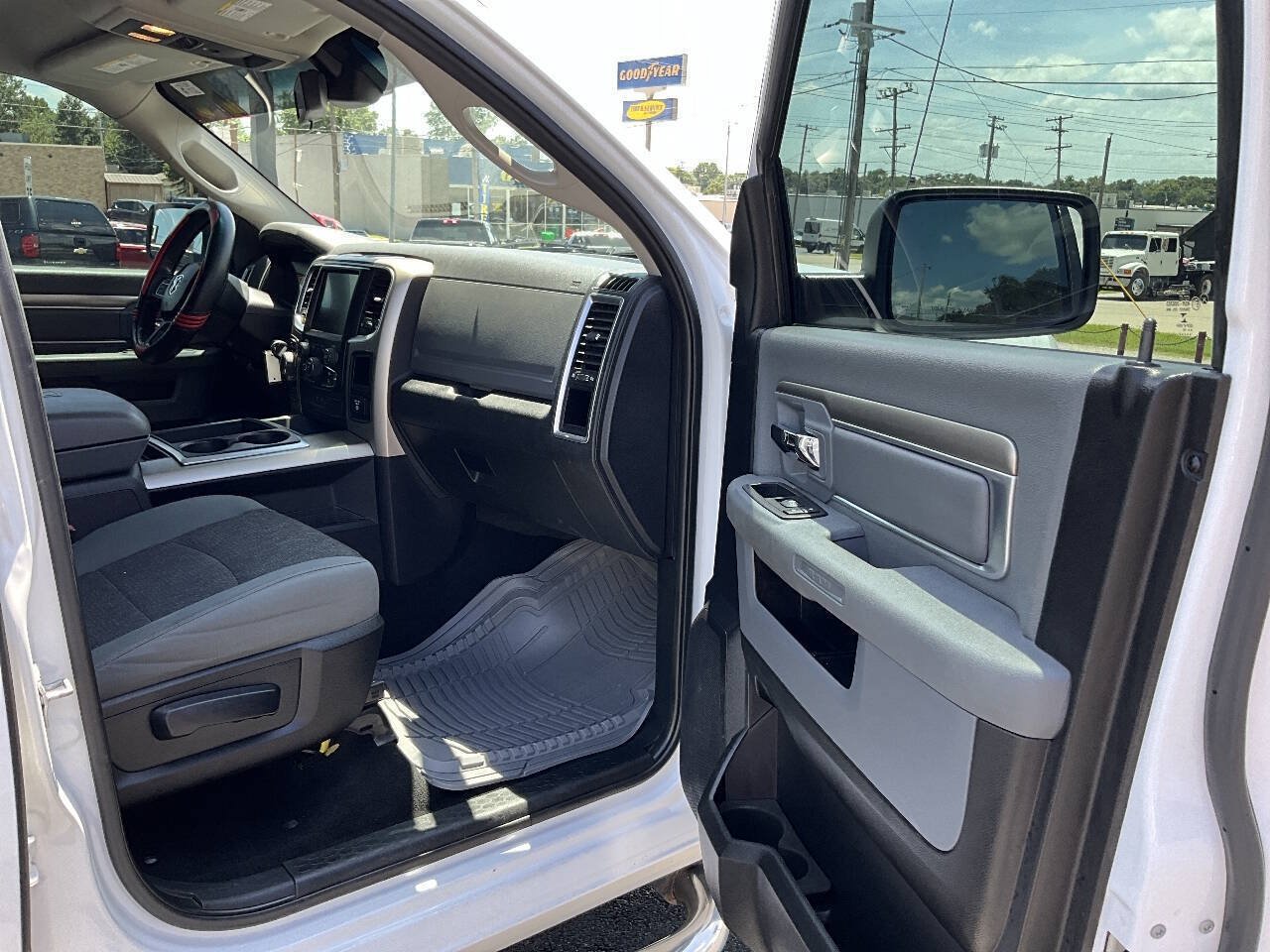 Used 2014 RAM 1500 Classic SLT w/ Remote Start & Security Group AWD/4WD image 25