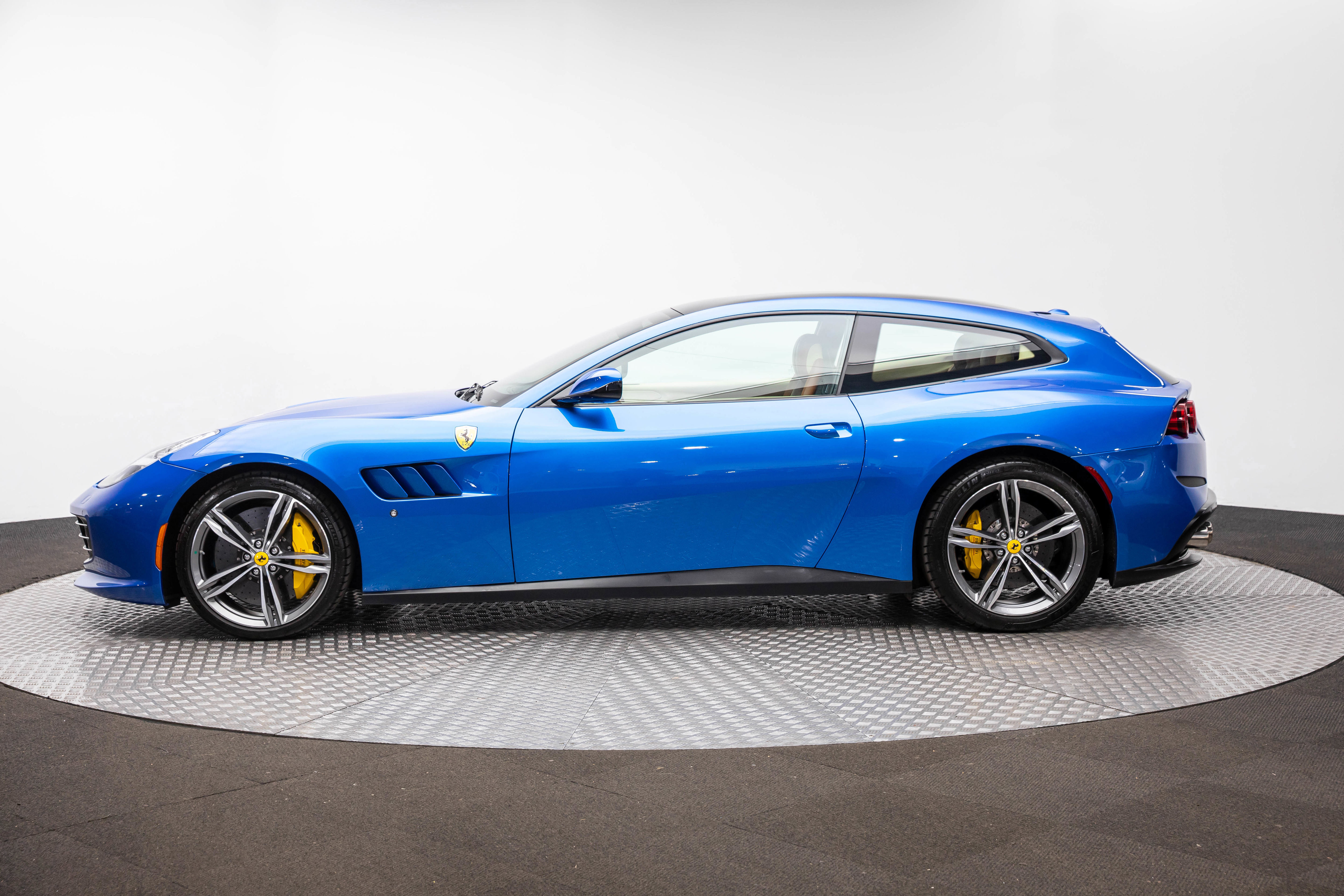 Certified 2018 Ferrari GTC4Lusso image 2