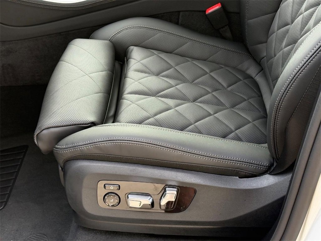 New 2026 BMW X5 xDrive50e w/ Climate Comfort Package image 17