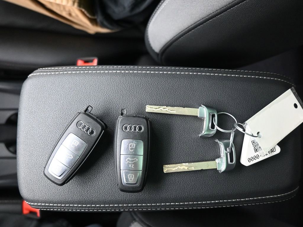 Used 2024 Audi Q4 e-tron Premium w/ Convenience Package image 17