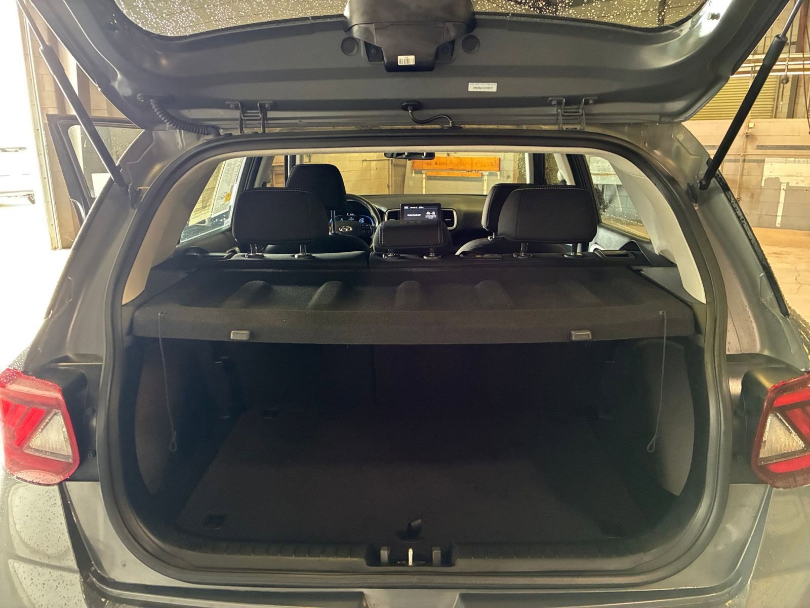 Used 2025 Hyundai Venue SEL image 32