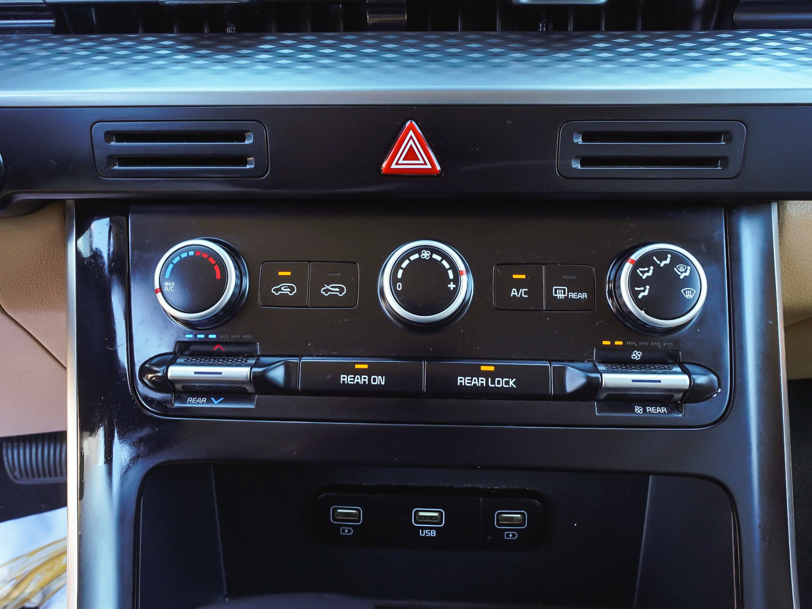 Used 2022 Kia Carnival LX FWD image 22