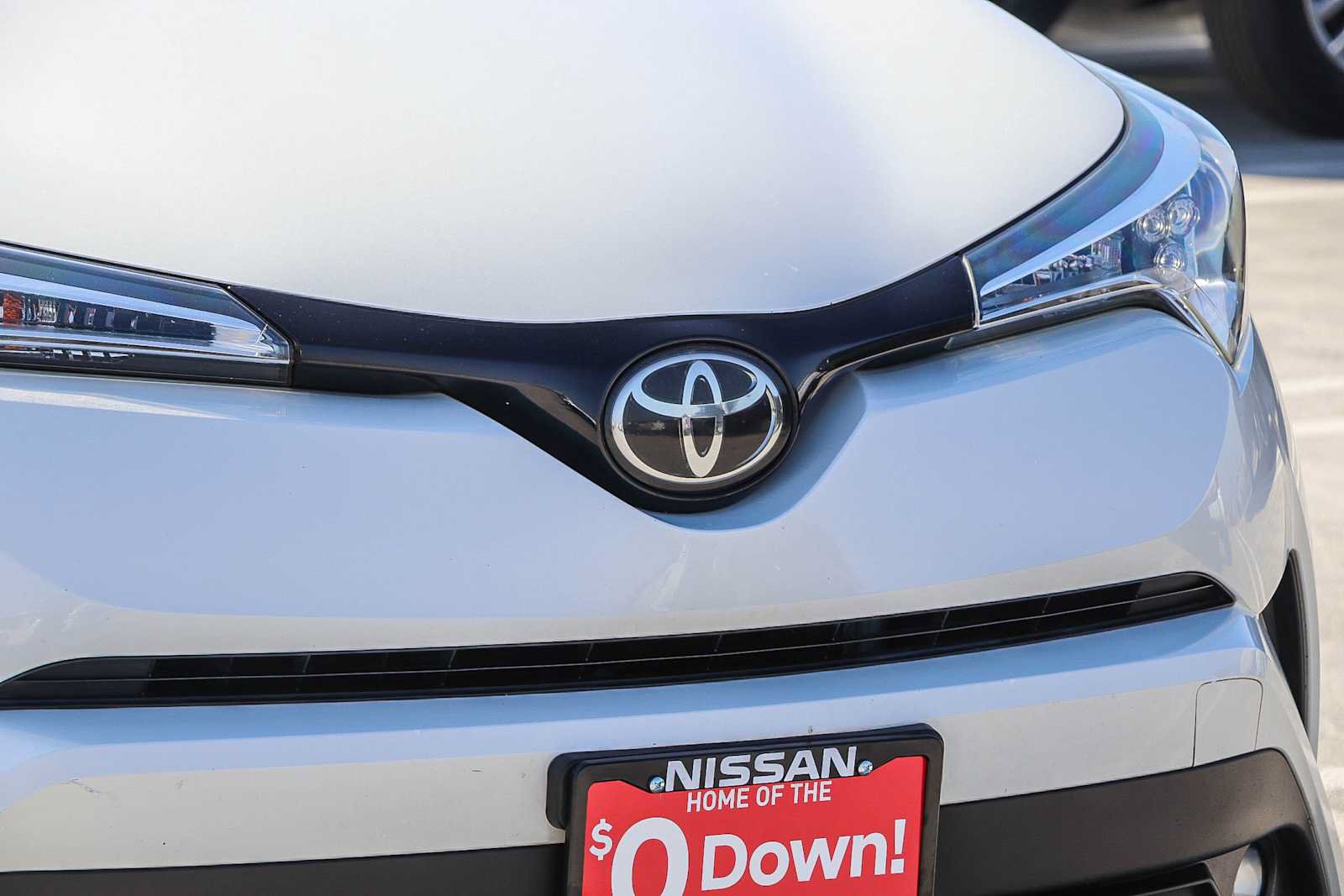 Used 2019 Toyota C-HR Limited FWD image 5