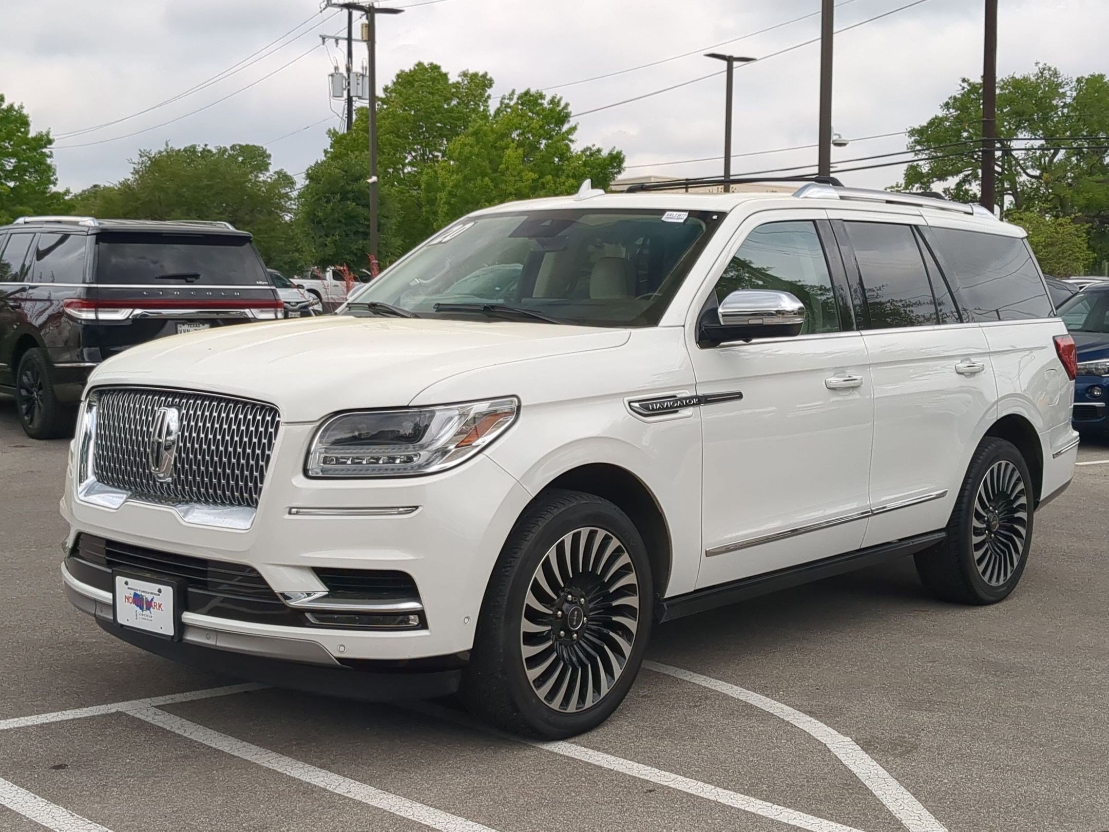 Used 2020 Lincoln Navigator Black Label w/ Cargo Convenience Package image 7