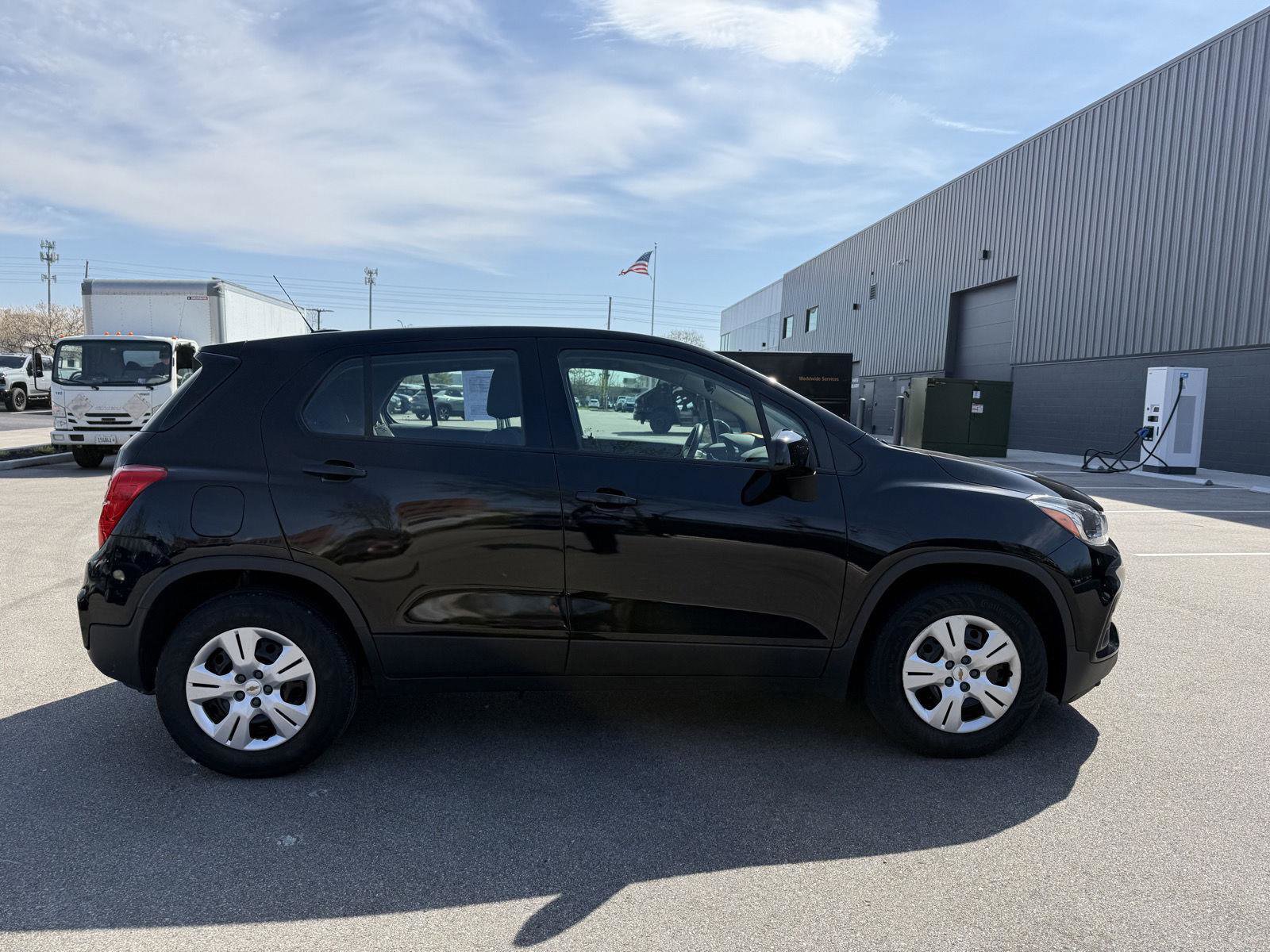 Used 2018 Chevrolet Trax LS FWD image 2