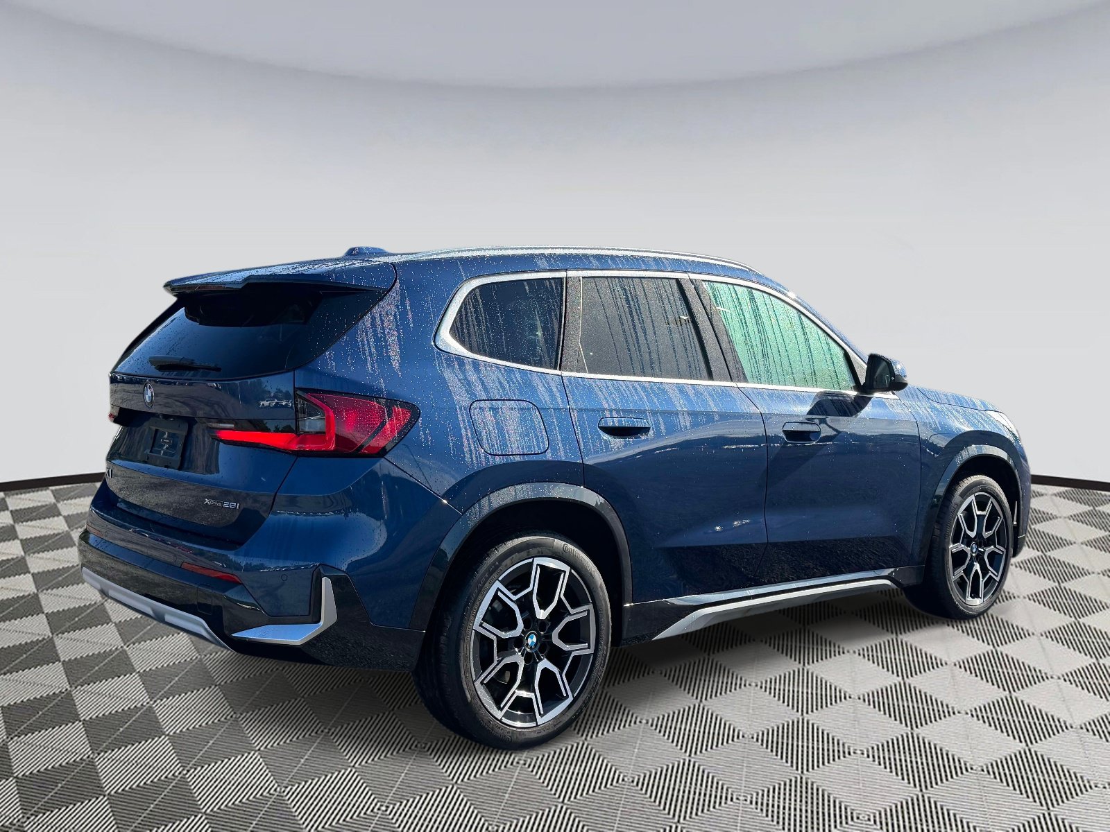 Used 2025 BMW X1 xDrive28i w/ Convenience Package AWD/4WD image 2