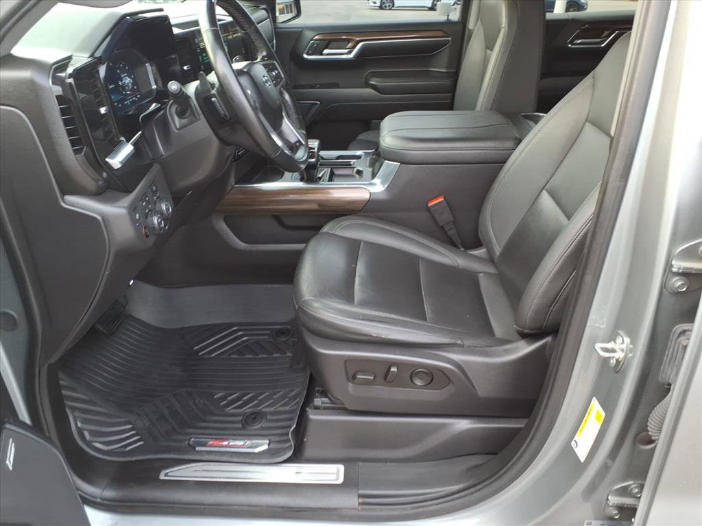 Used 2024 Chevrolet Silverado 1500 LT Trail Boss w/ Convenience Package II image 11