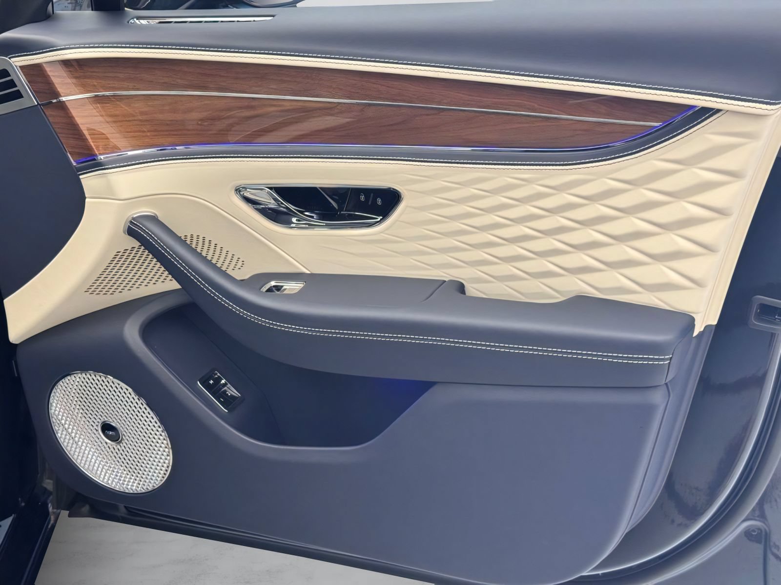 New 2026 Bentley Flying Spur Plug-In Hybrid AWD/4WD image 54