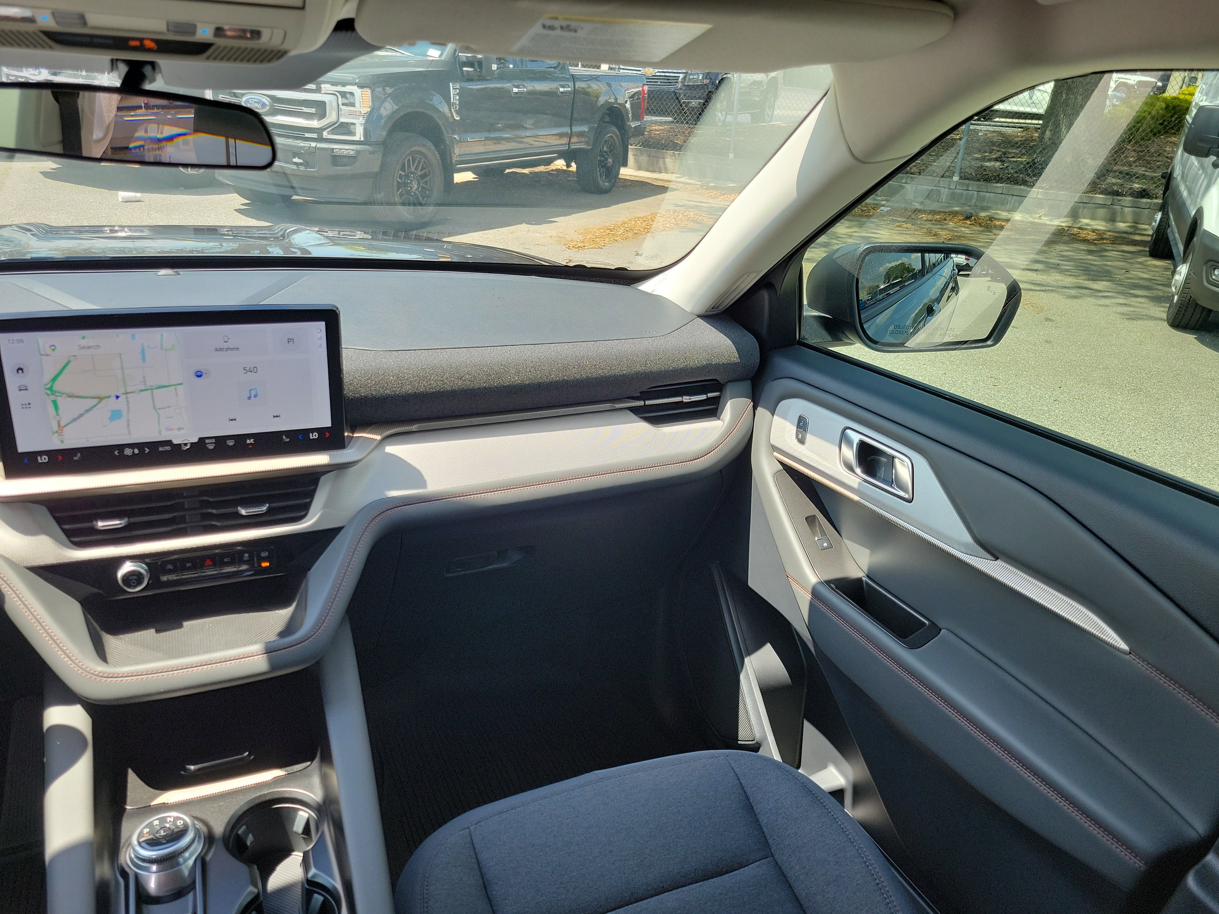 Used 2025 Ford Explorer Active AWD/4WD image 9