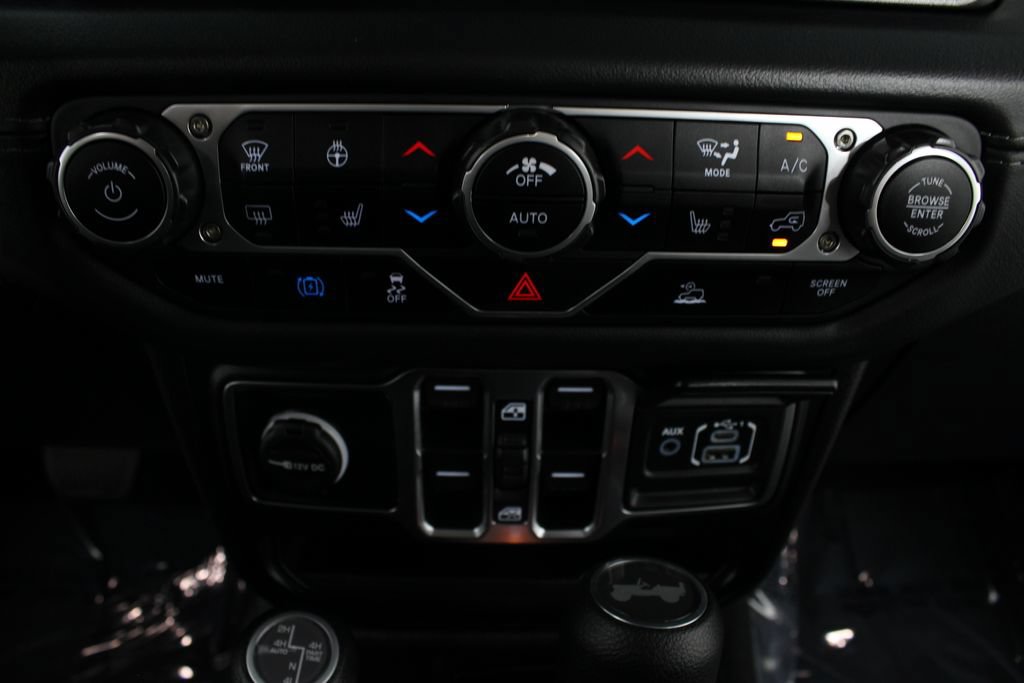 Used 2025 Jeep Wrangler Unlimited Sahara AWD/4WD image 6