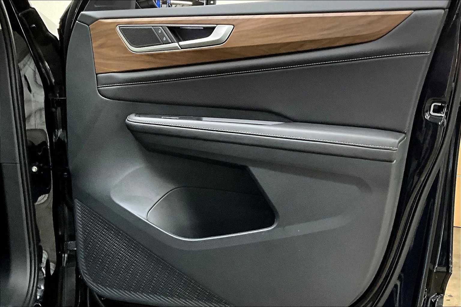 New 2026 Volkswagen Atlas SE image 30