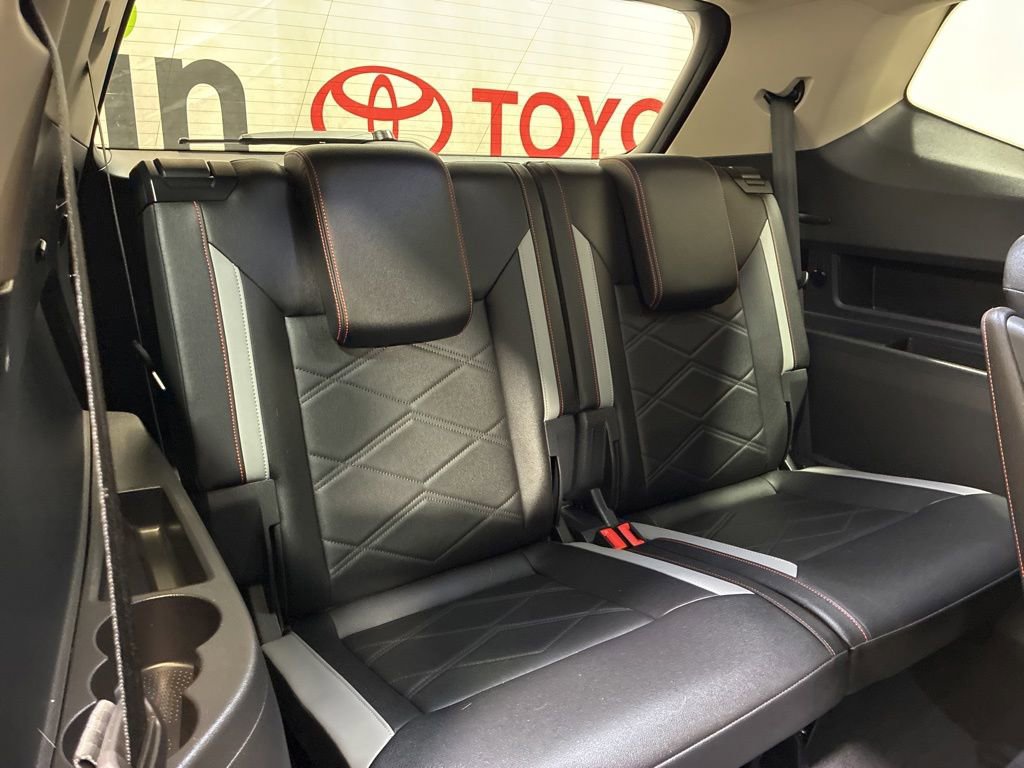 Used 2025 Volkswagen Atlas Peak Edition SE AWD/4WD image 17