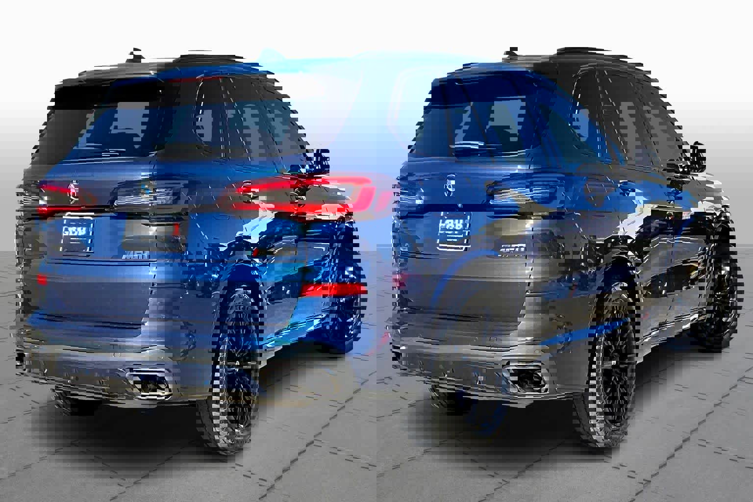 Used 2021 BMW X5 M50i w/ Executive Package image 21