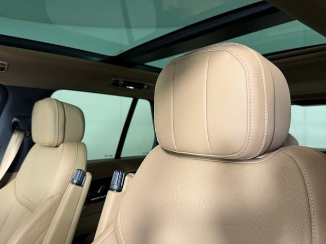 New 2025 Land Rover Range Rover SE image 13
