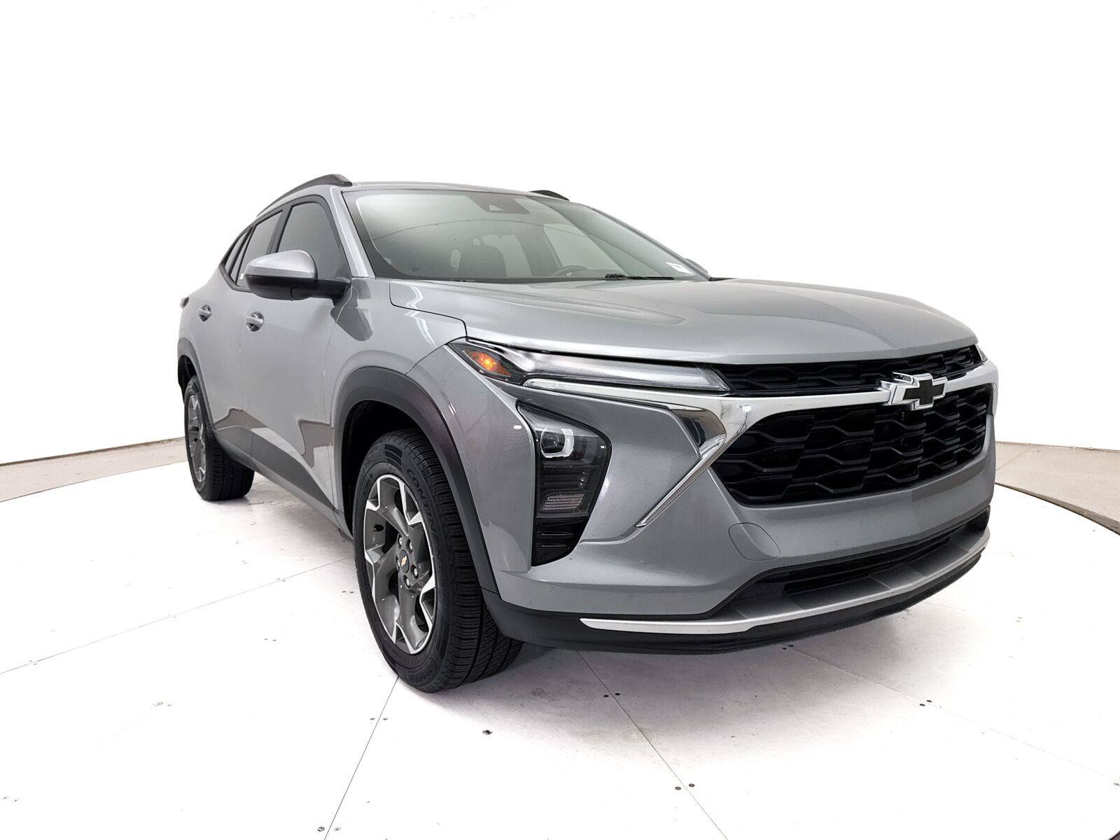 Used 2024 Chevrolet Trax LT w/ Driver Confidence Package FWD image 9