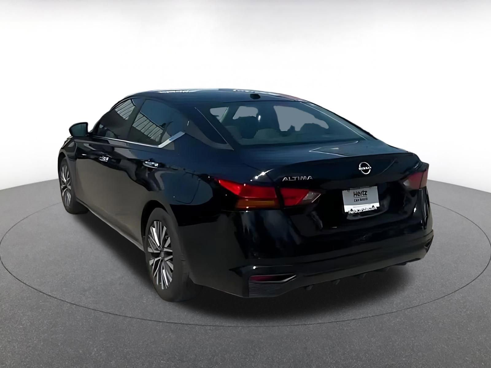 Used 2025 Nissan Altima 2.5 SV FWD image 11
