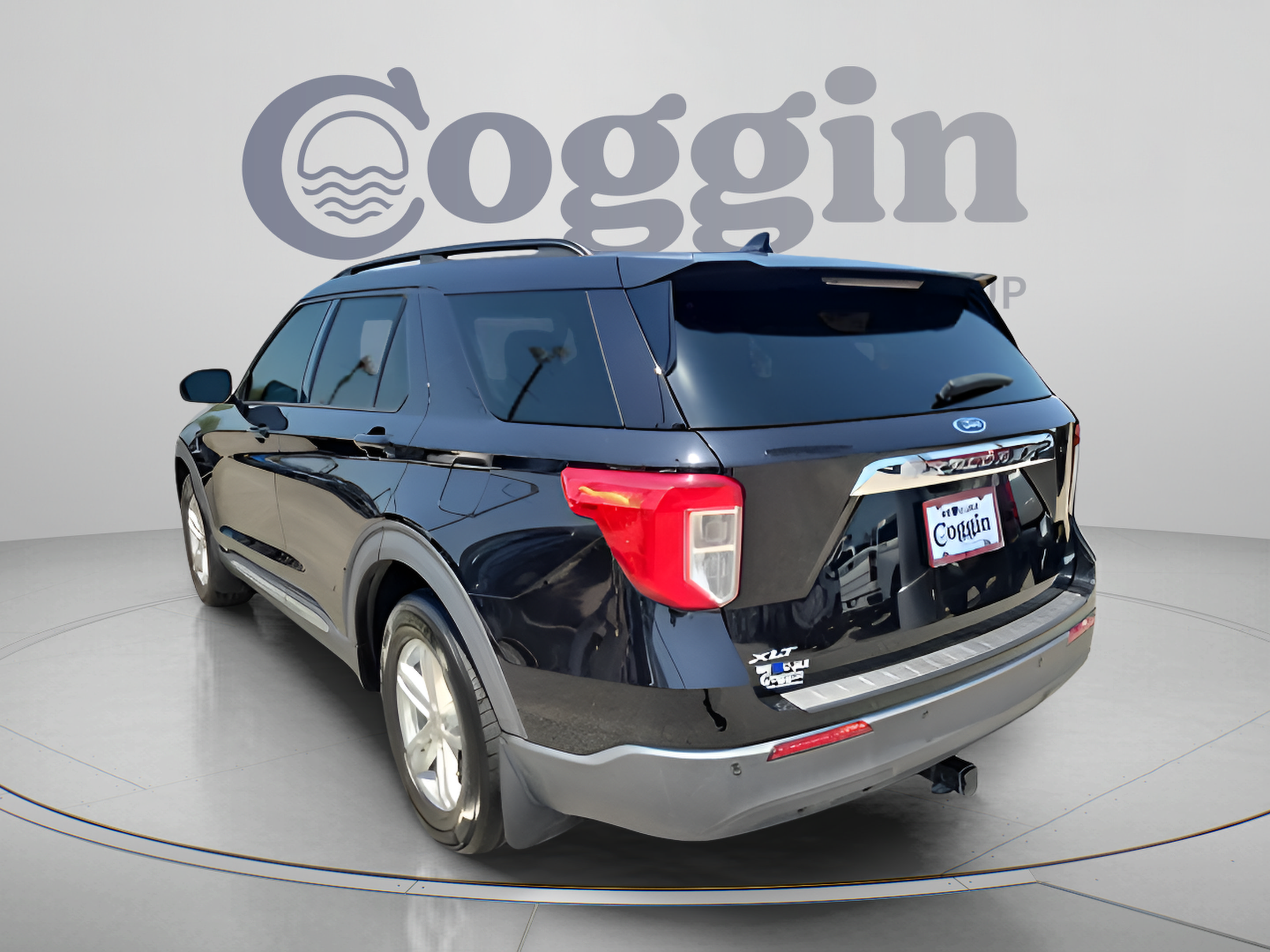 Used 2020 Ford Explorer XLT RWD image 2