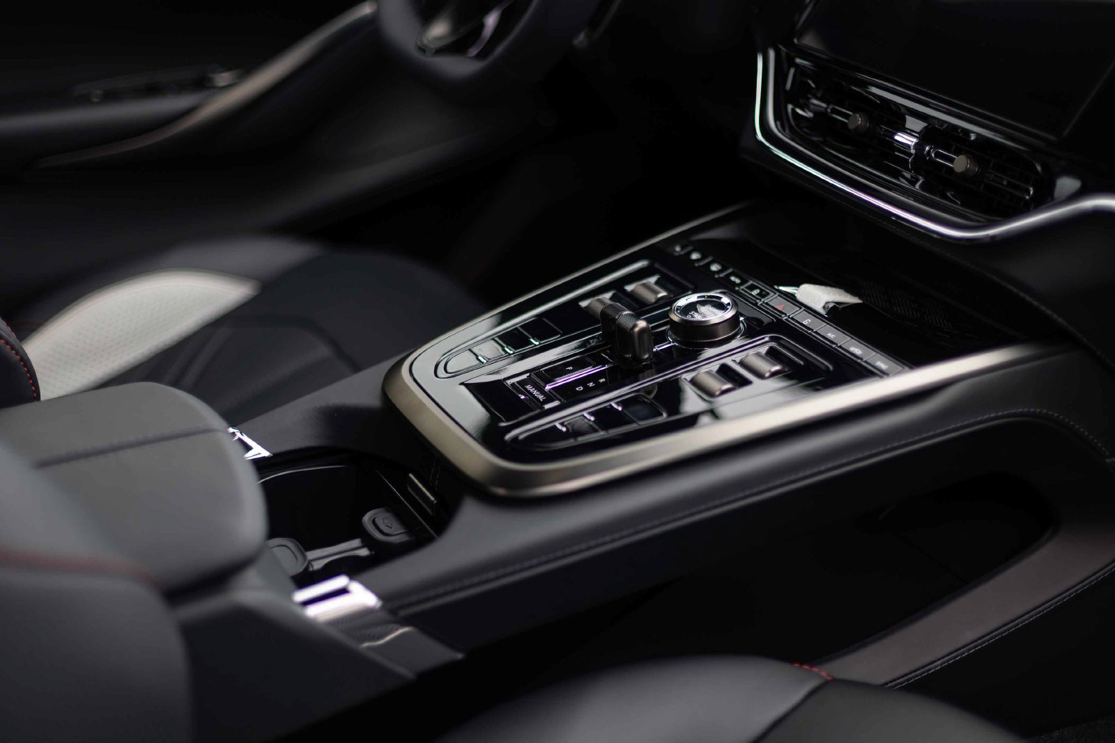 New 2026 Aston Martin DBX S AWD/4WD image 32
