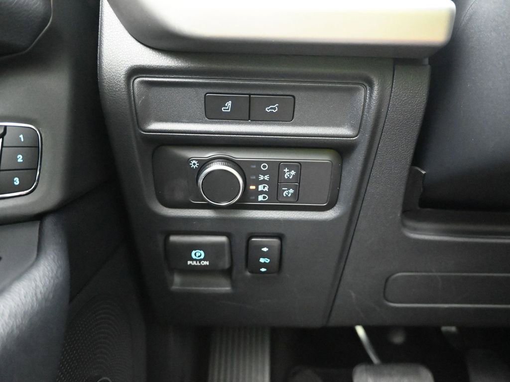 Used 2022 Ford Expedition XLT image 18