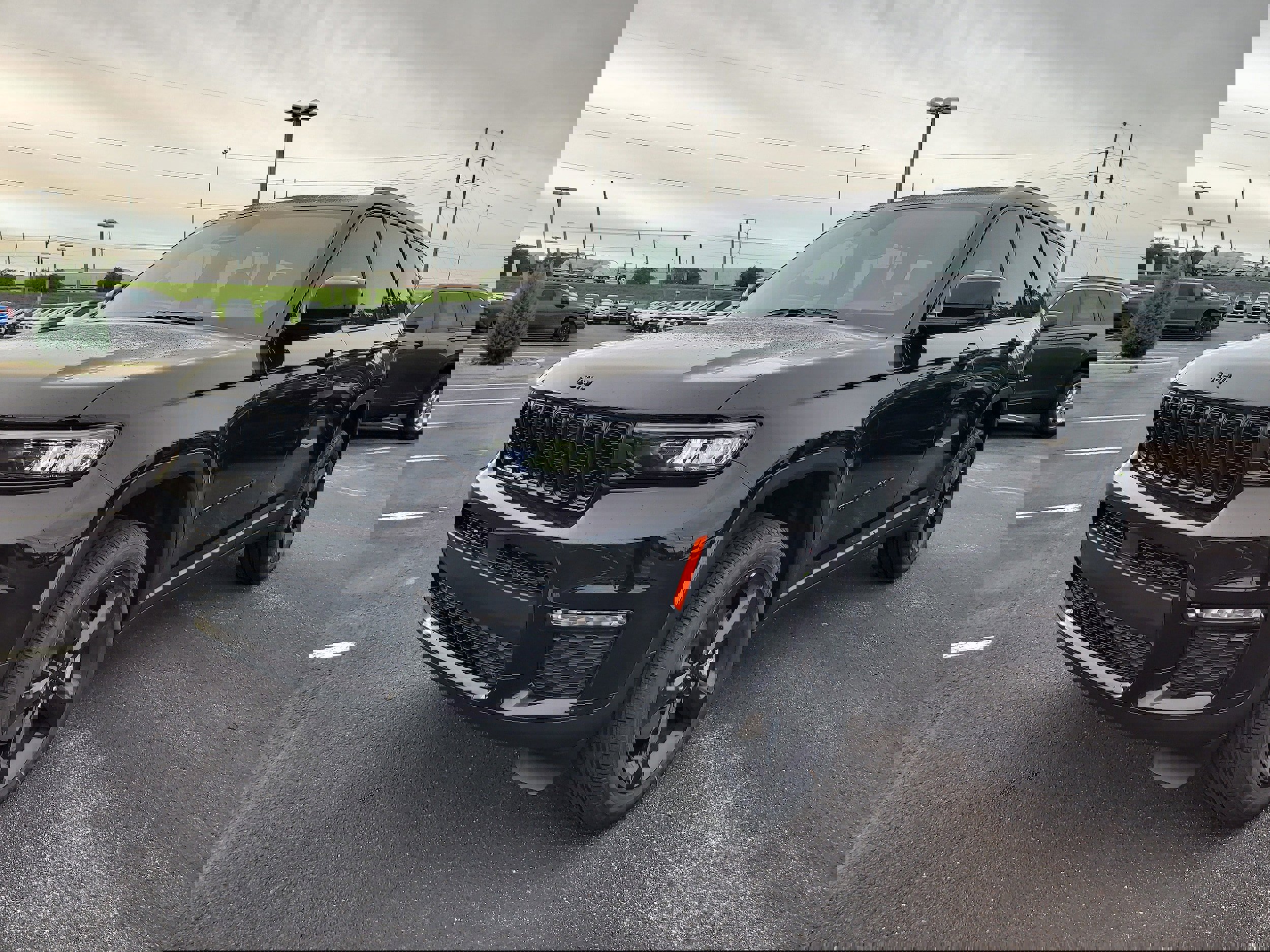 New 2025 Jeep Grand Cherokee L Limited w/ Black Appearance Package image 4