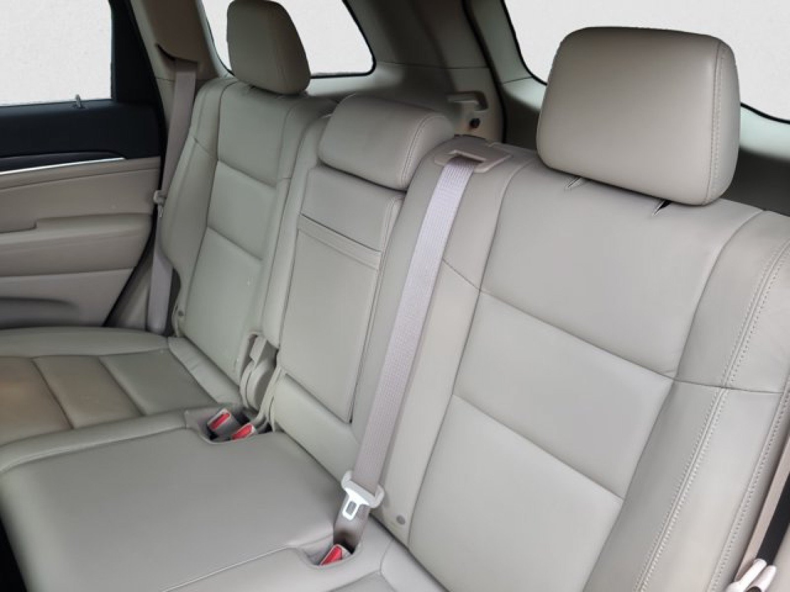 Used 2020 Jeep Grand Cherokee Limited AWD/4WD image 19