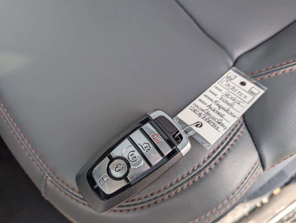 New 2025 Ford Expedition Active image 54
