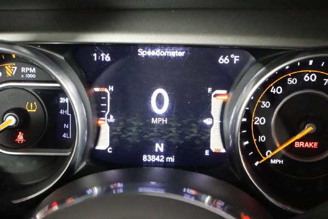 Used 2018 Jeep Wrangler Unlimited Sahara AWD/4WD image 32