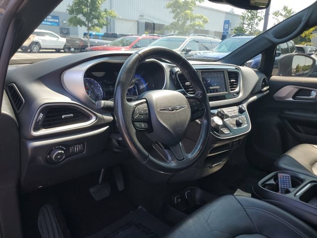 Certified 2020 Chrysler Pacifica Touring-L w/ S Appearance Package FWD image 19