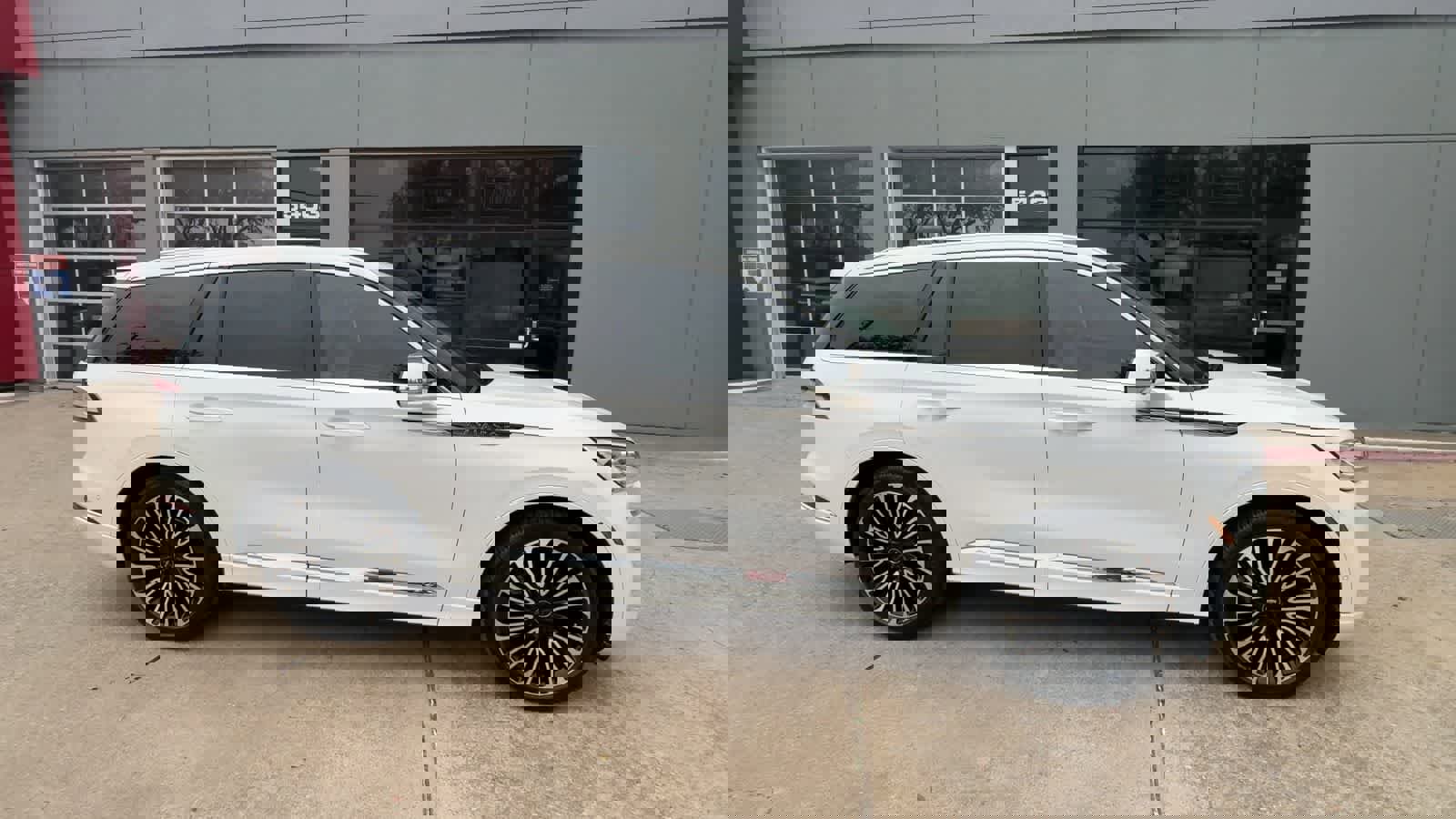 Used 2022 Lincoln Aviator Black Label w/ Dynamic Handling Package image 9