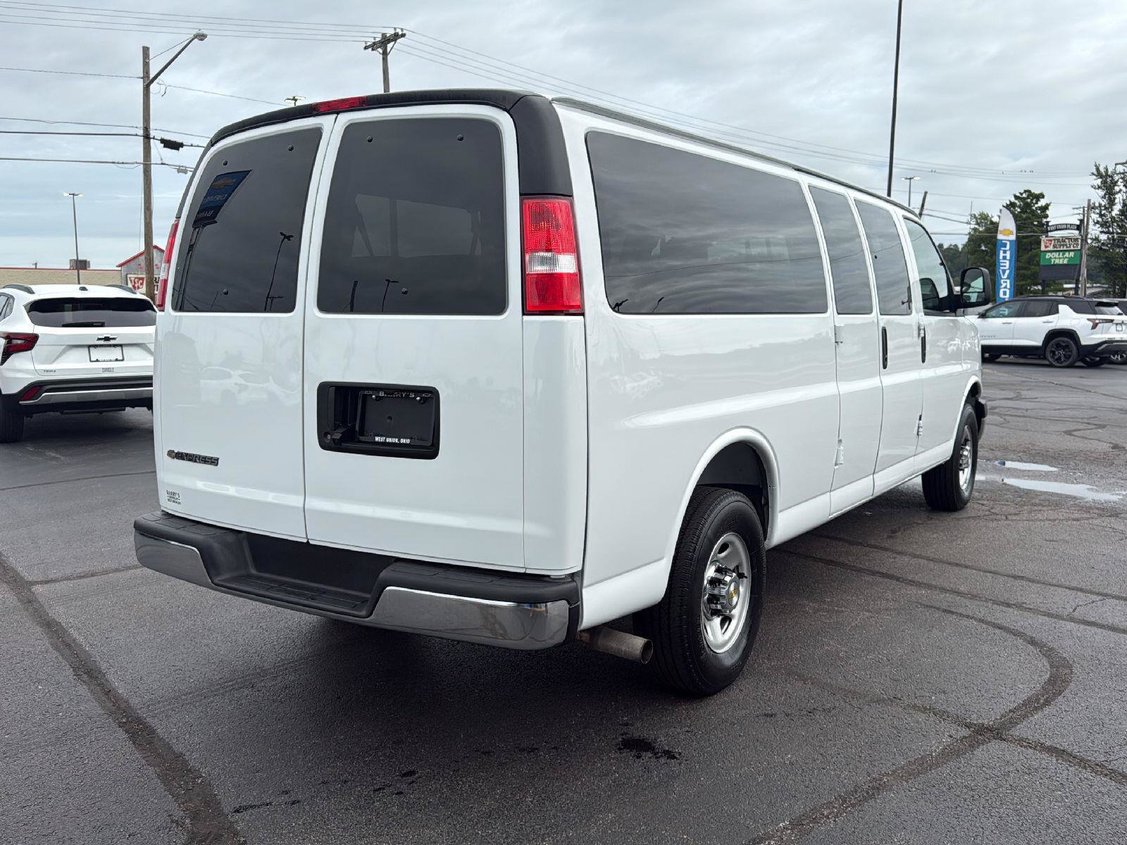Used 2025 Chevrolet Express 3500 LT w/ LT Preferred Equipment Group RWD image 5