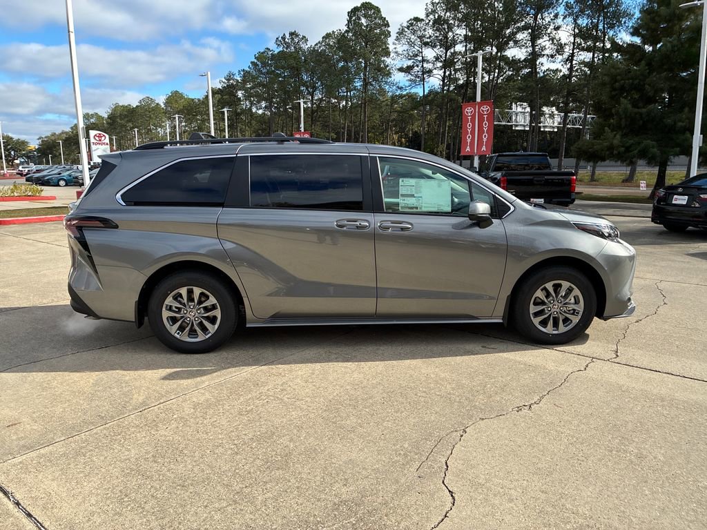 New 2026 Toyota Sienna LE image 8