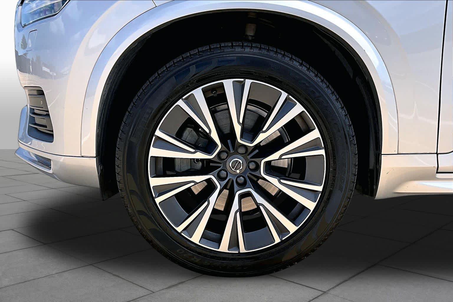 Used 2021 Volvo XC90 T5 Momentum w/ Protection Package Premier FWD image 11