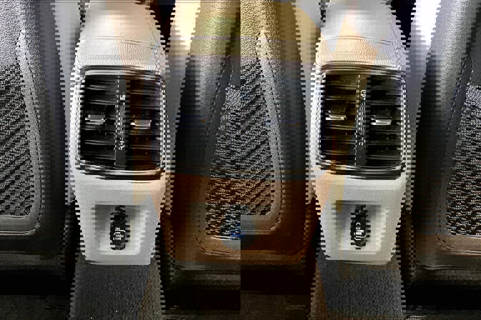 Used 2022 Genesis G70 2.0T image 34