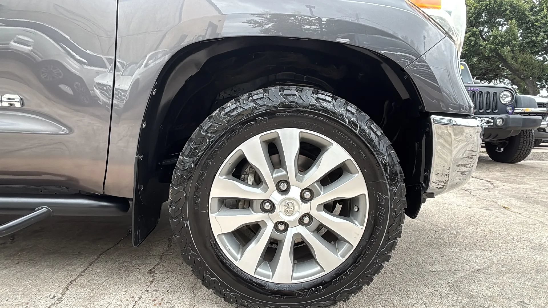 Used 2017 Toyota Tundra Limited w/ Limited Premium Package AWD/4WD image 33